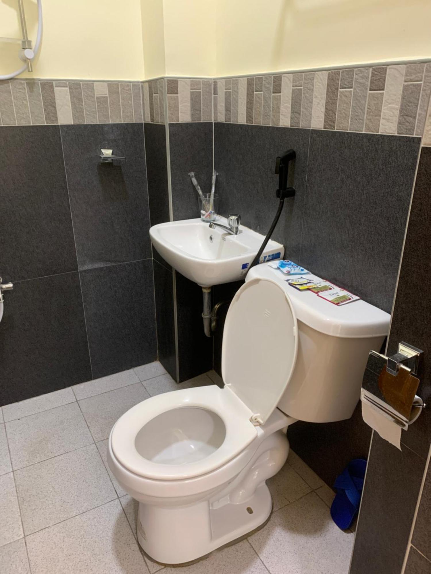 Zl Travelers Inn Batuan Eksteriør billede