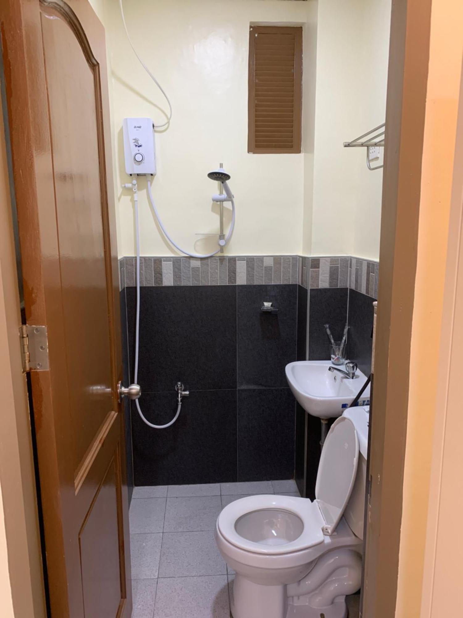 Zl Travelers Inn Batuan Eksteriør billede