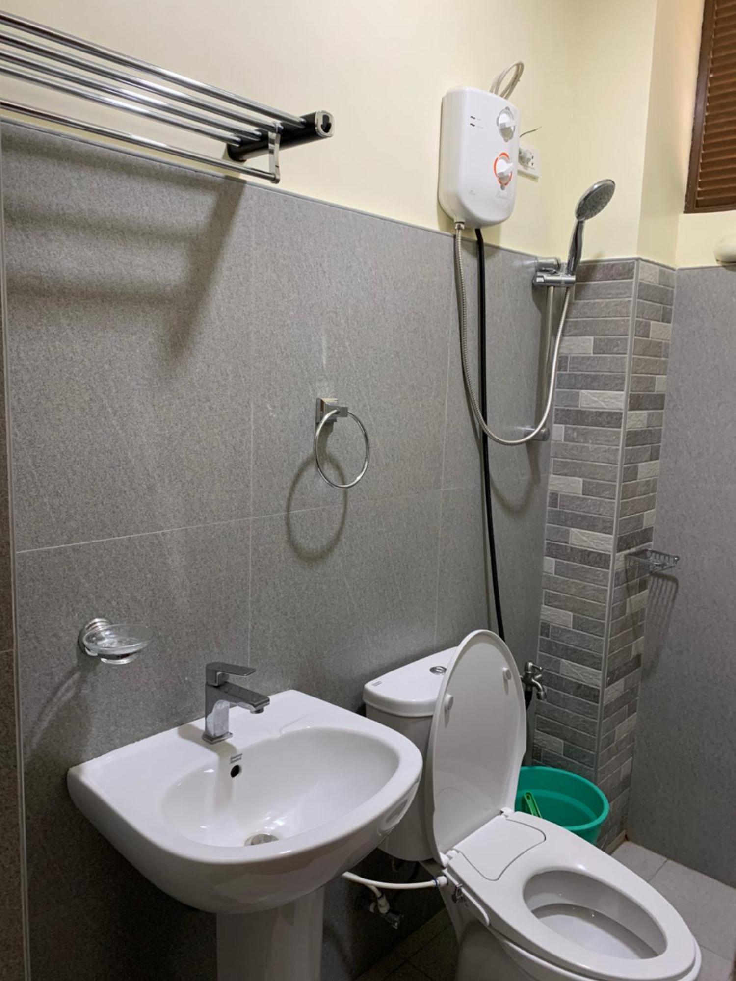 Zl Travelers Inn Batuan Eksteriør billede