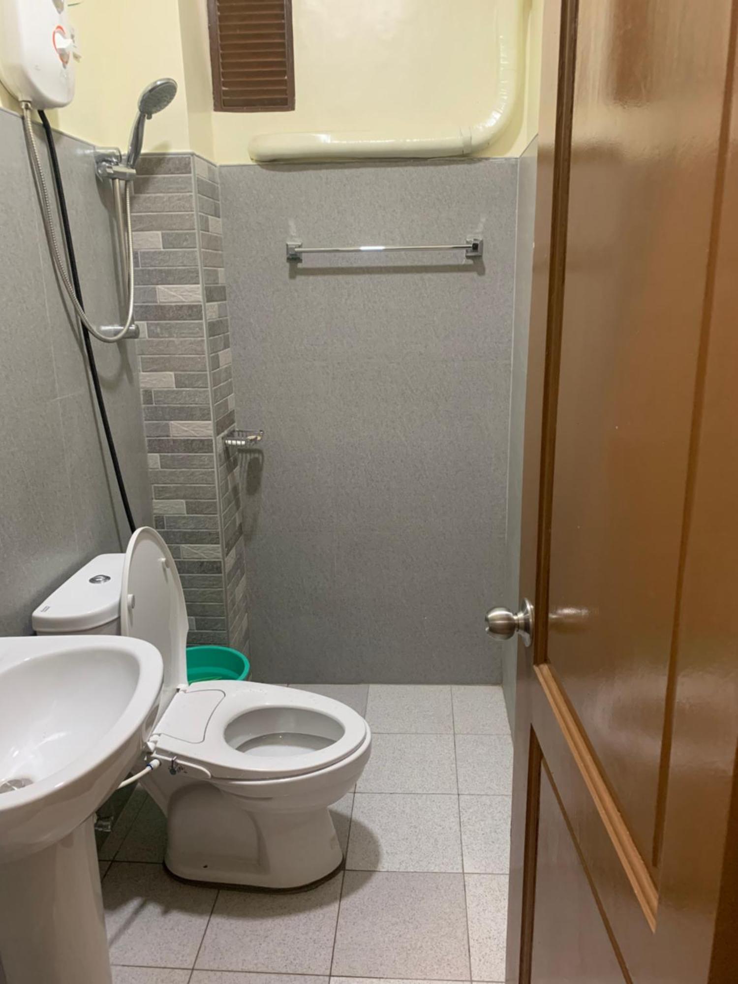 Zl Travelers Inn Batuan Eksteriør billede