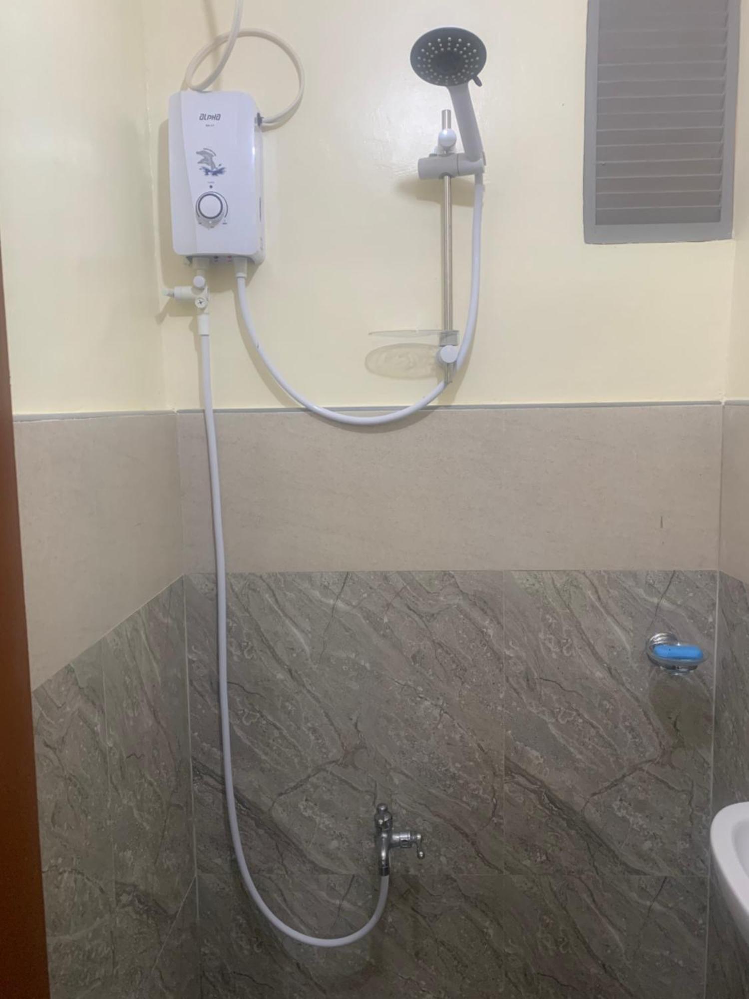 Zl Travelers Inn Batuan Eksteriør billede