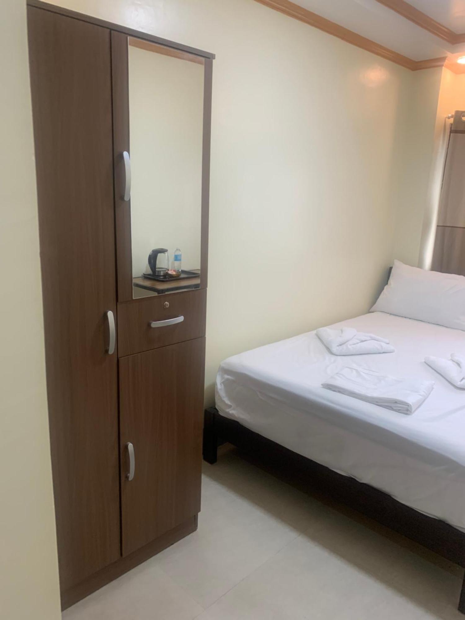 Zl Travelers Inn Batuan Eksteriør billede